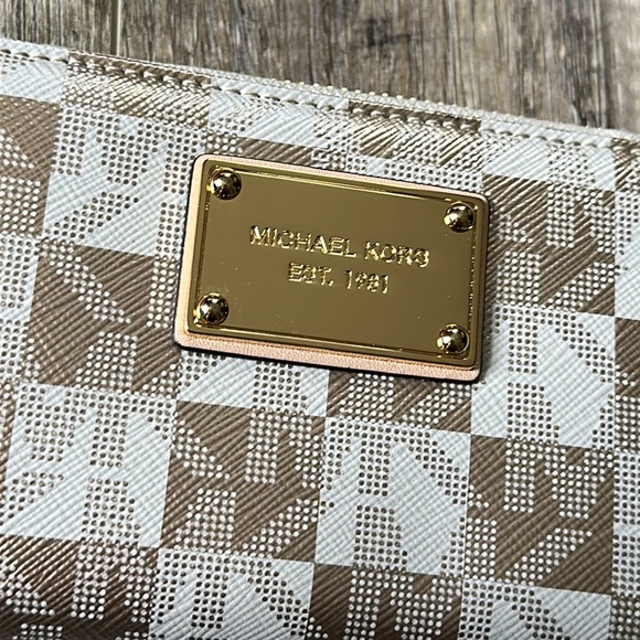 Michael Kors (NWT) Jet Set Large Coin Multifunction Phone Case Wallet/Wristlet - Picture 2 of 6